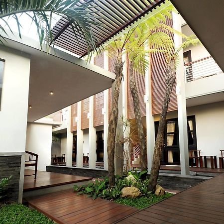 COZY Boutique Pensión Malang Exterior foto