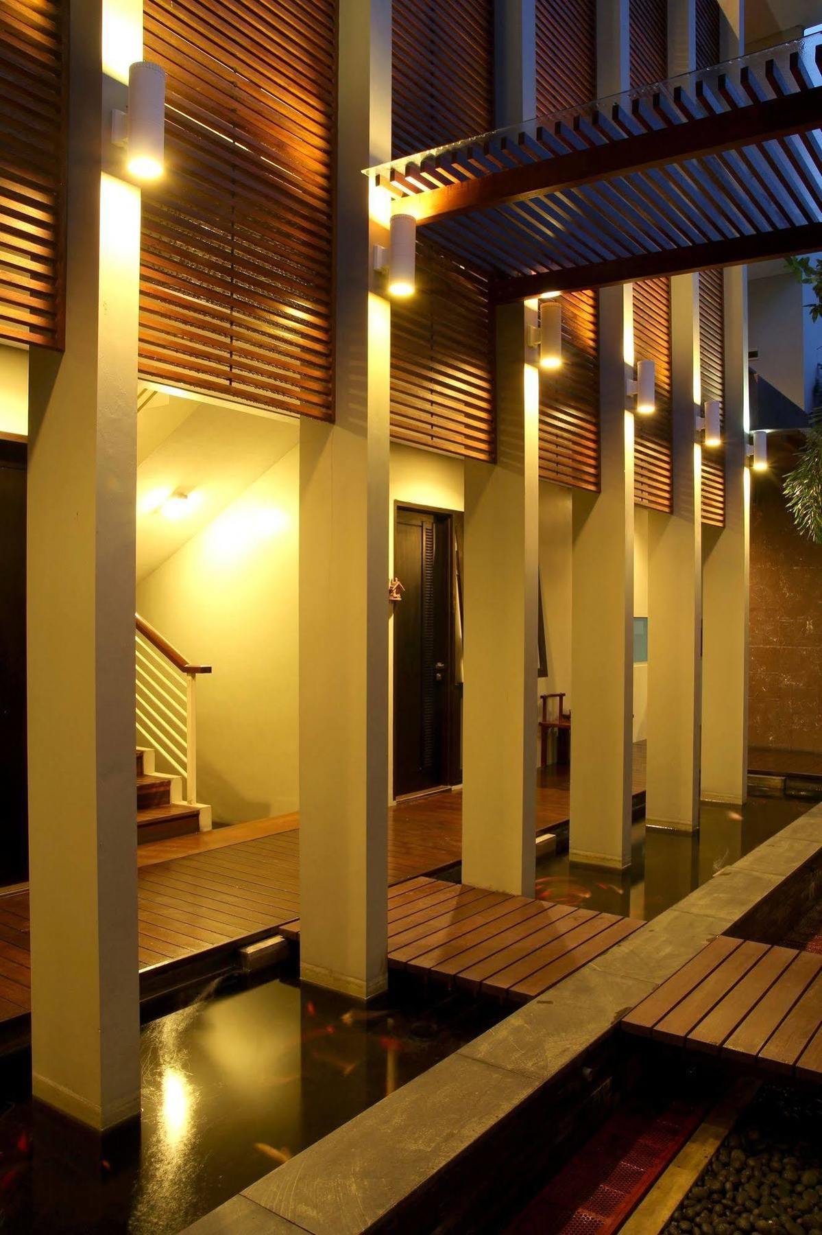 COZY Boutique Pensión Malang Exterior foto