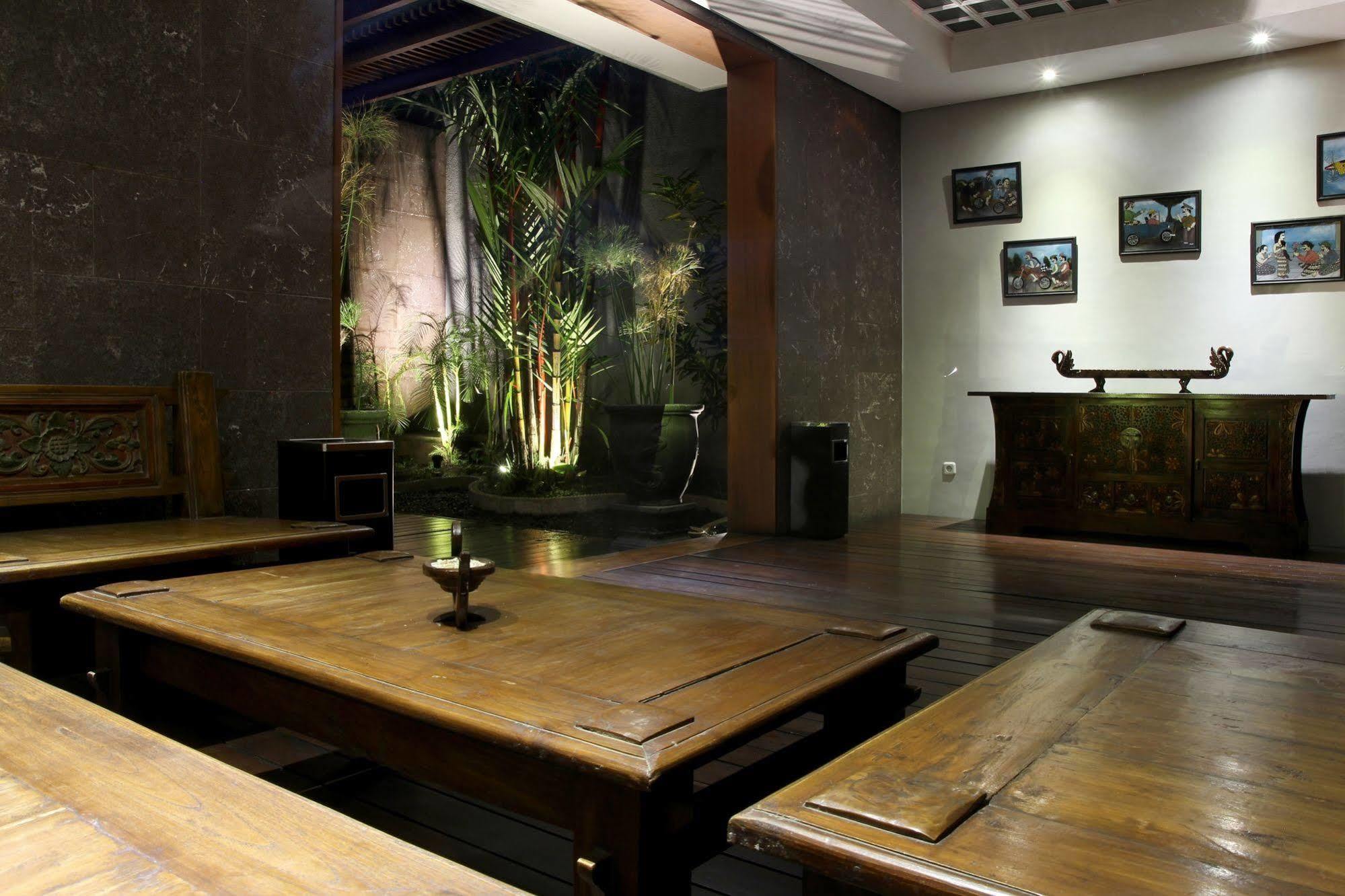 COZY Boutique Pensión Malang Exterior foto