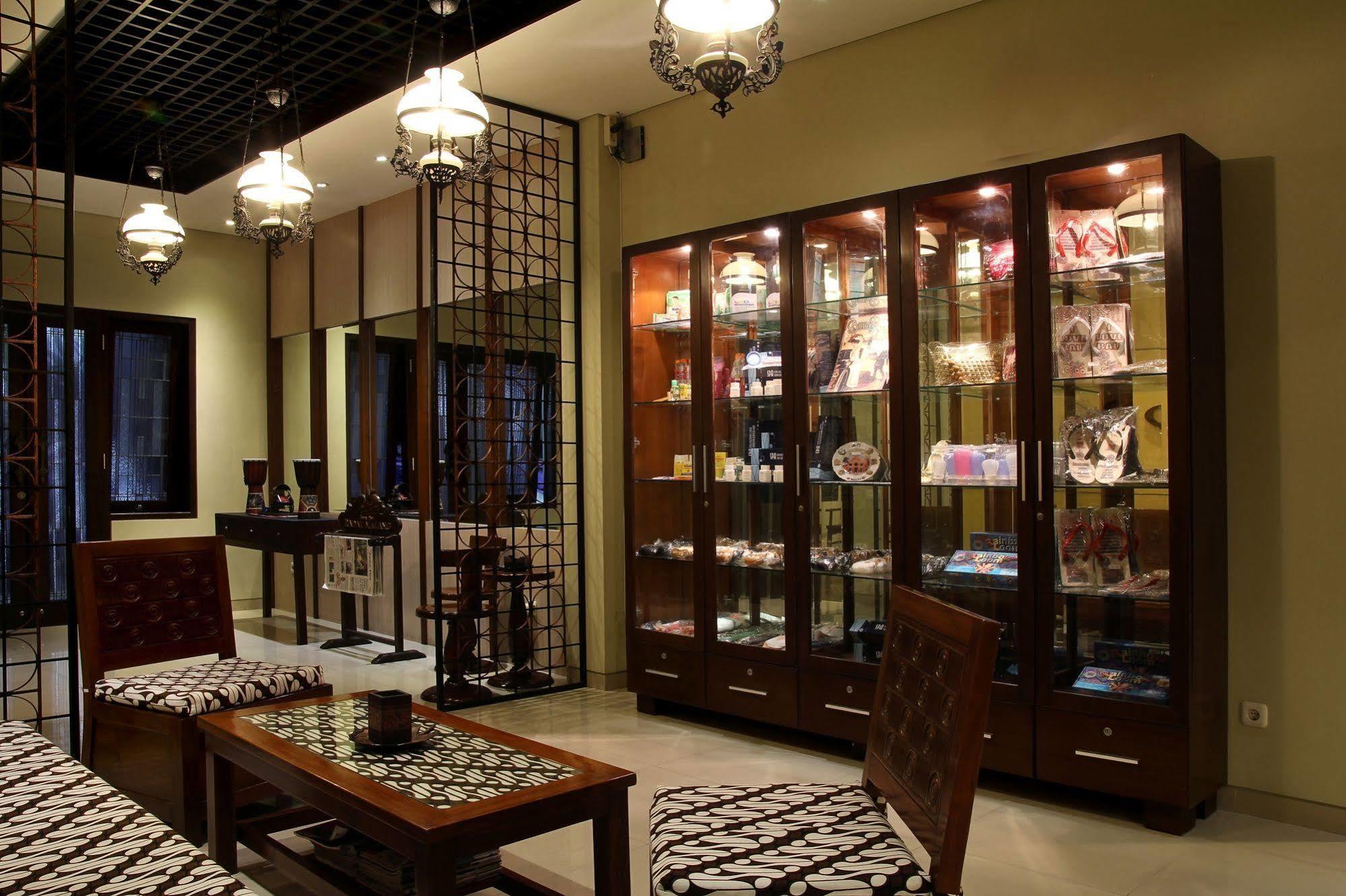 COZY Boutique Pensión Malang Exterior foto