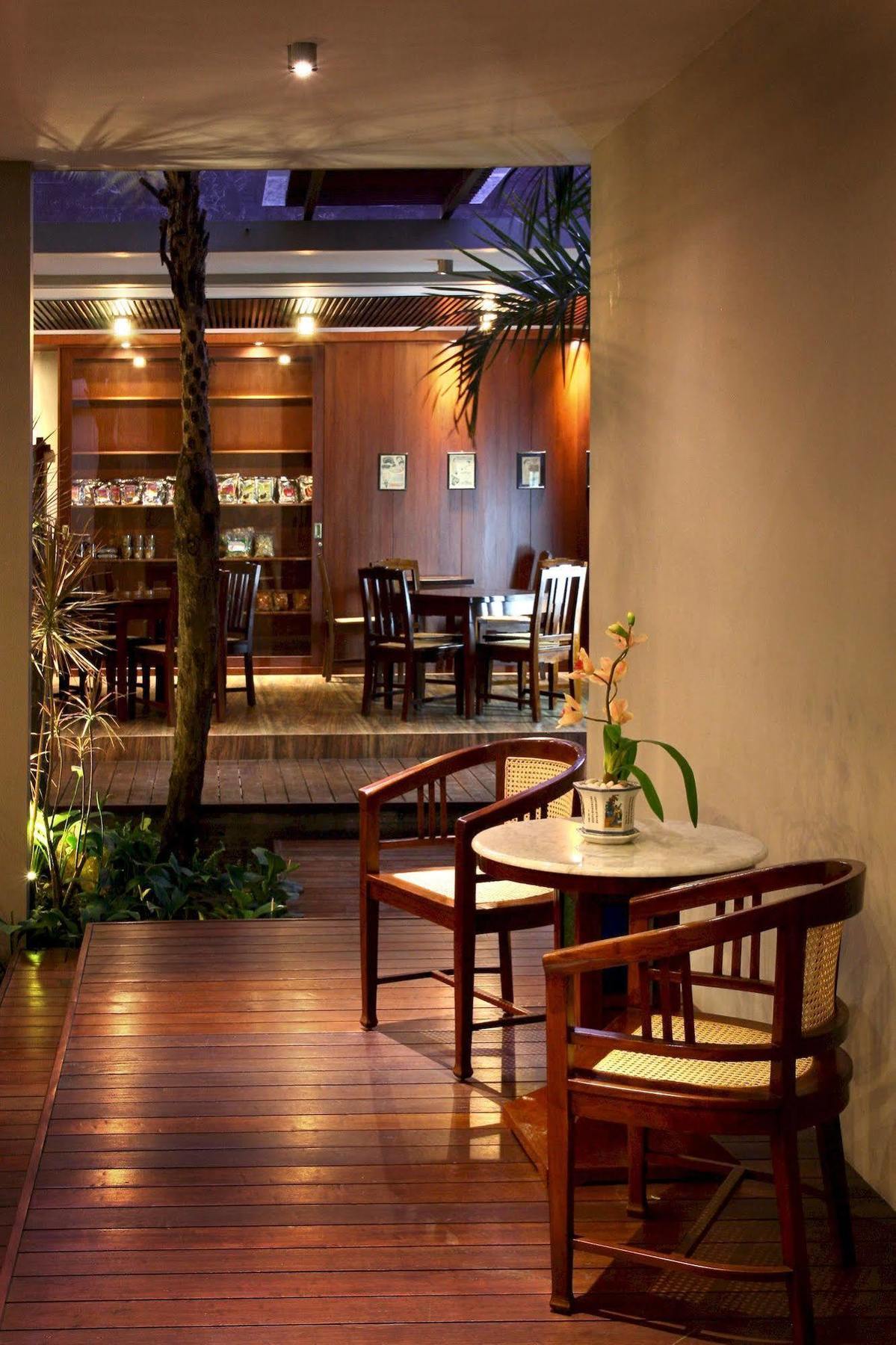 COZY Boutique Pensión Malang Exterior foto