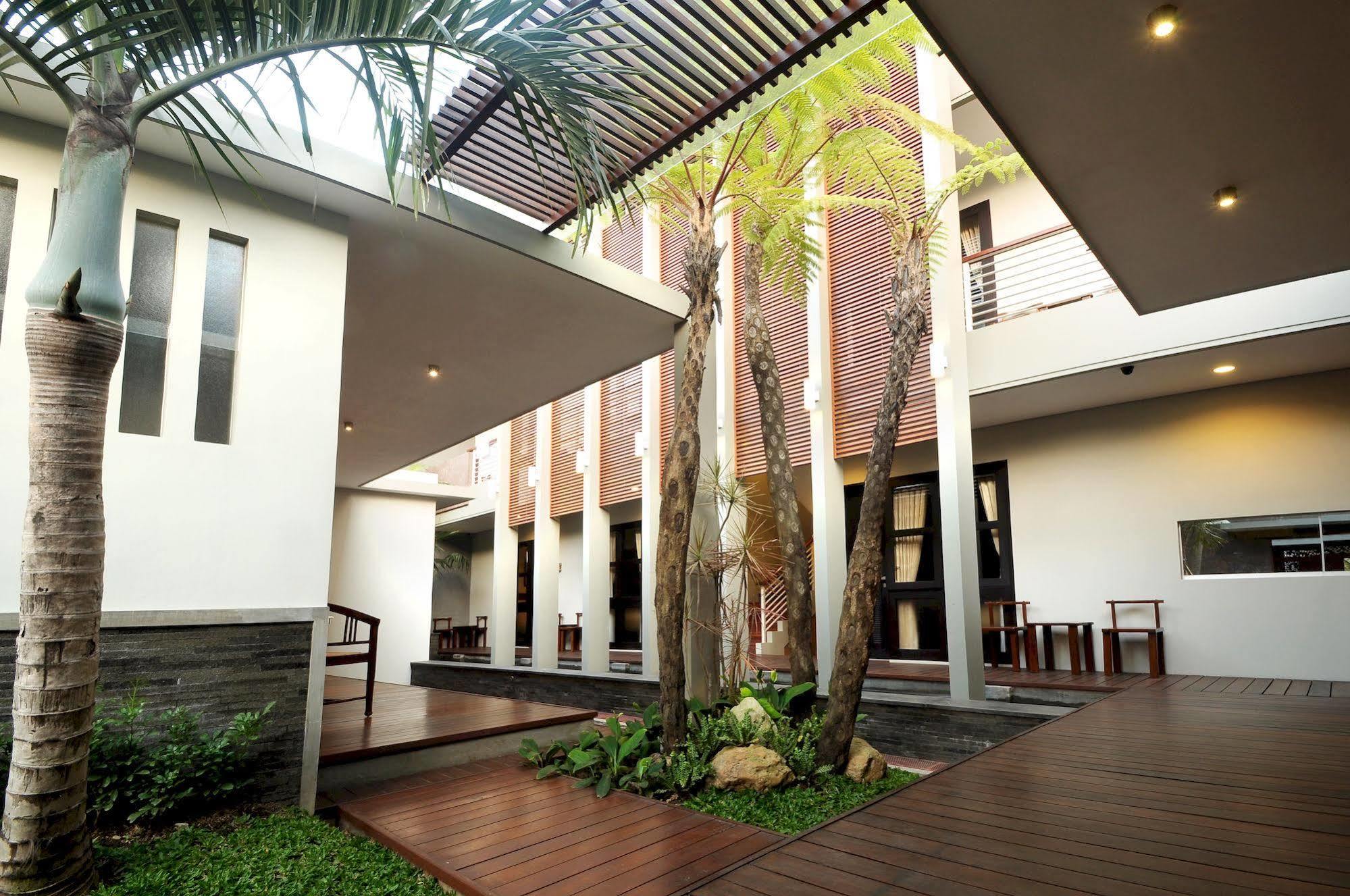 COZY Boutique Pensión Malang Exterior foto