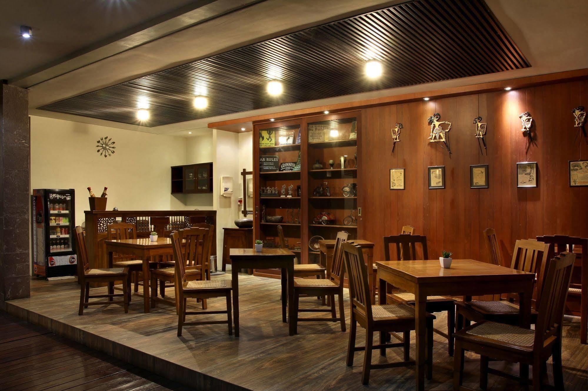 COZY Boutique Pensión Malang Exterior foto